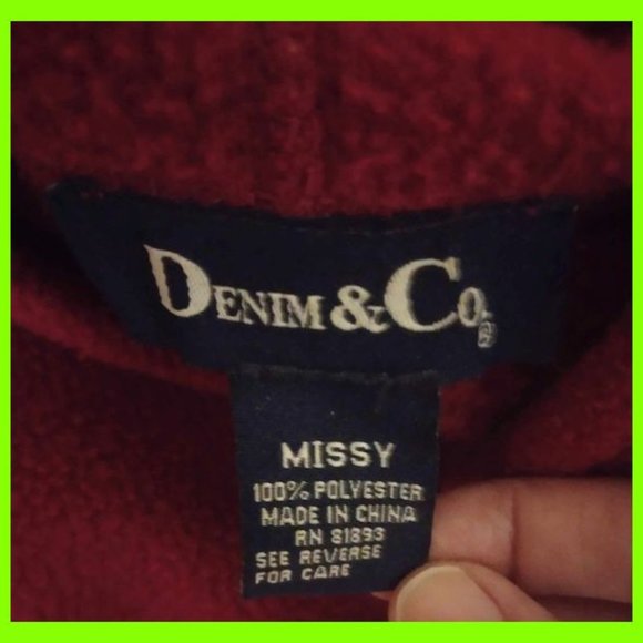 Vintage Denim & Co. Warm Red Hooded Poncho Blanket with hand warmer pocket - Picture 3 of 5